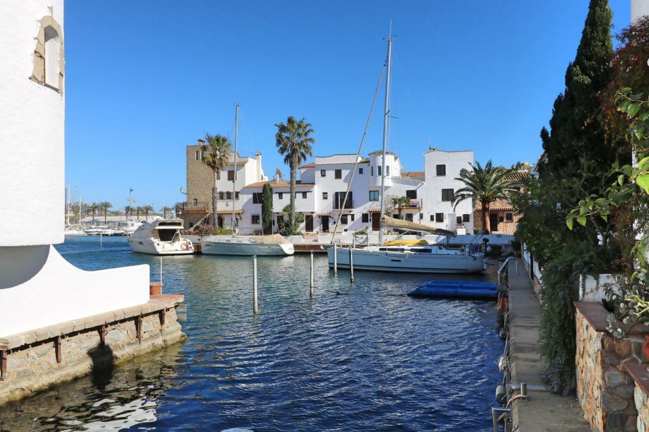 Villa Requesens à Empuriabrava Extérieur photo
