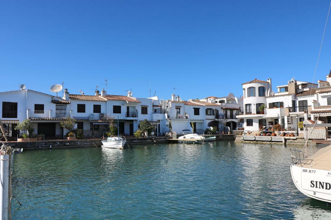 Villa Requesens à Empuriabrava Extérieur photo