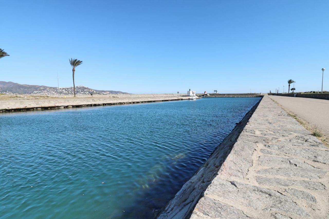 Villa Requesens à Empuriabrava Extérieur photo